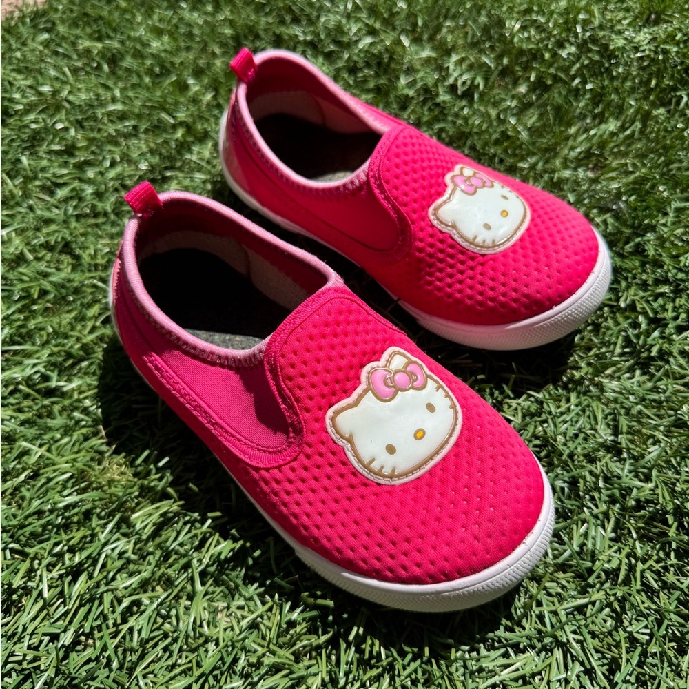like new Girls 5 Hello Kitty slip on shoes water beach vacation